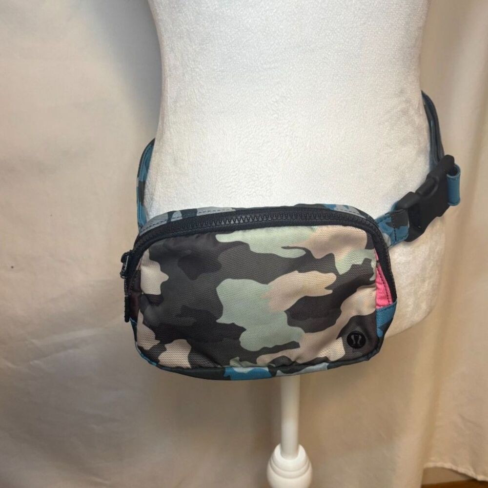 LULULEMON Camo Multicolor Fanny Pack Everywhere Belt Bag Heritage Adjustable - Picture 8 of 8